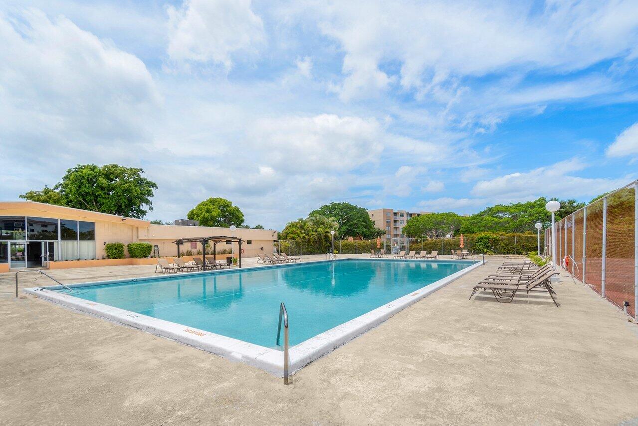 480 Executive Center Drive 1b