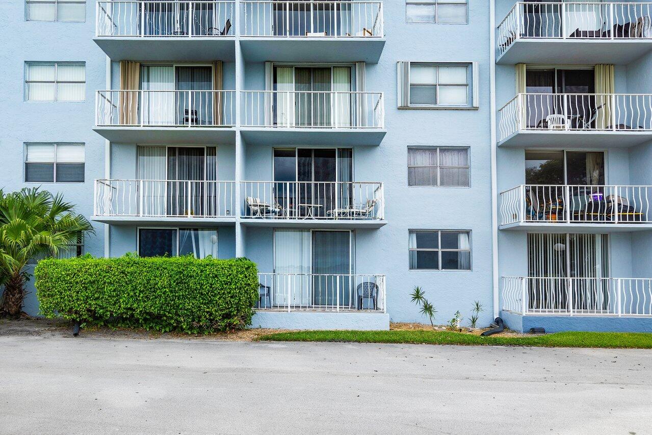 480 Executive Center Drive 1b