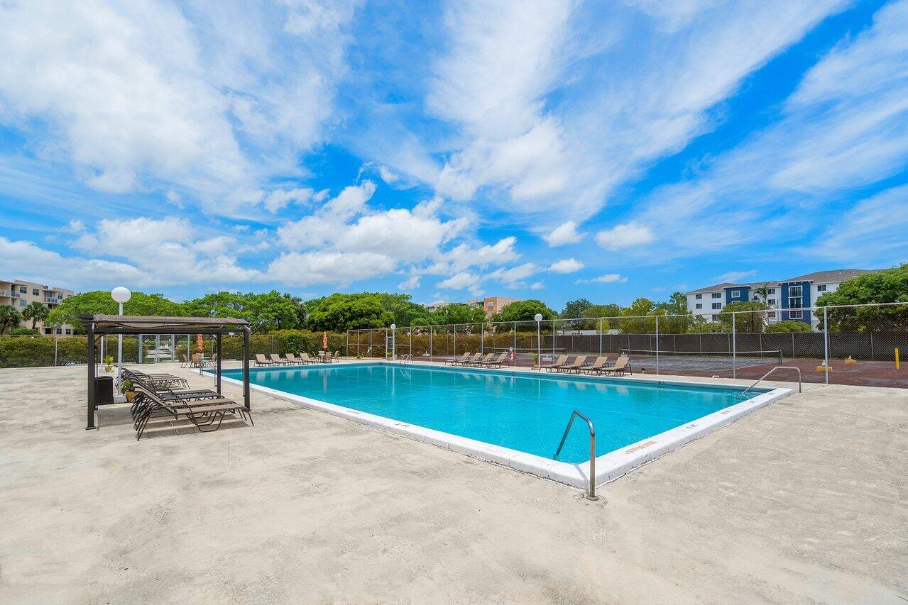 480 Executive Center Drive 1b