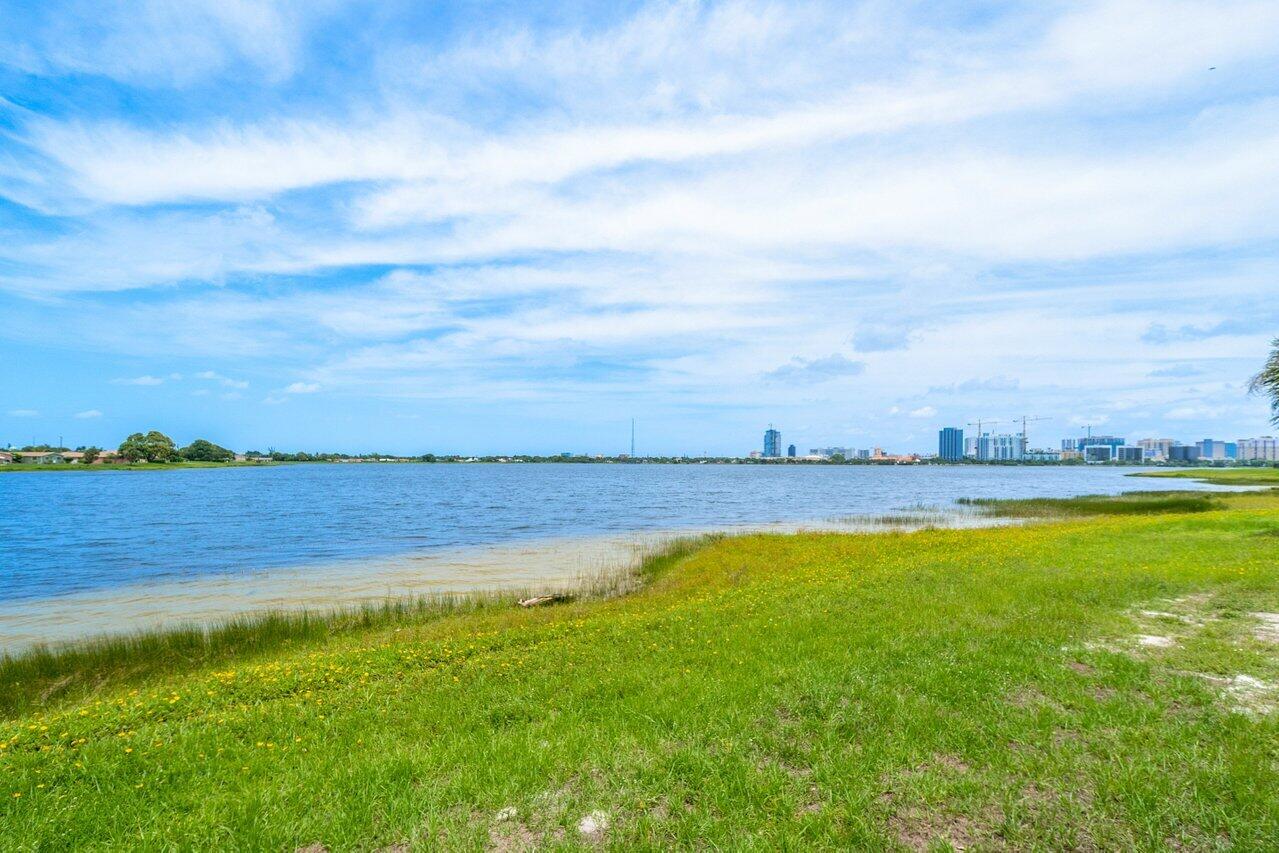 480 Executive Center Drive 1b