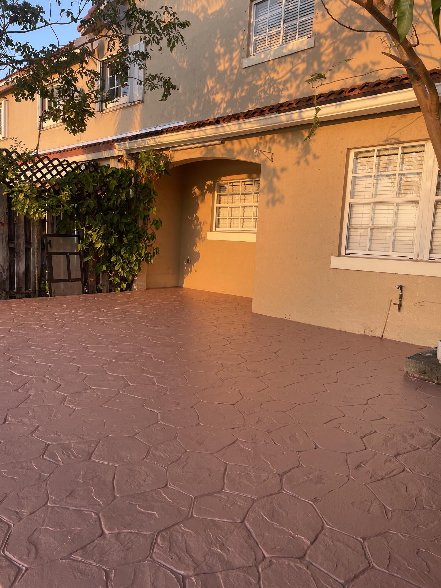 7122 SW 158th Path, Miami