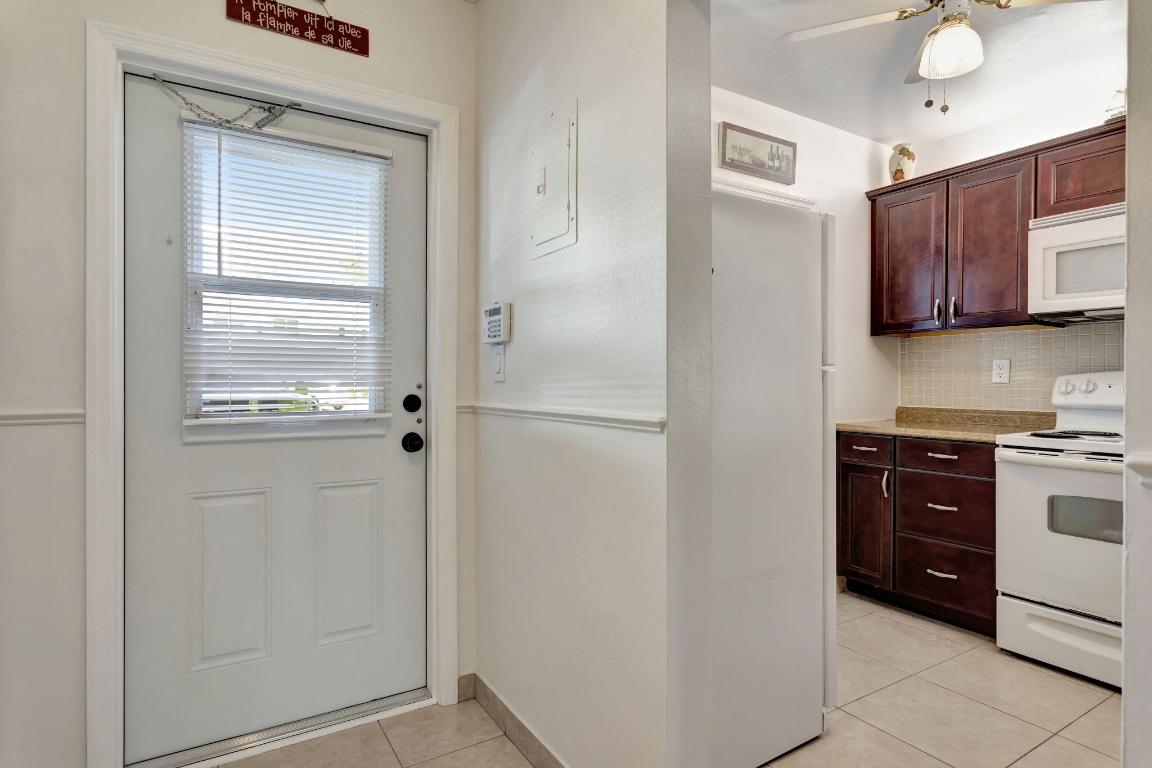 3505 NW 48th Avenue 416, Lauderdale Lakes Unit: 416