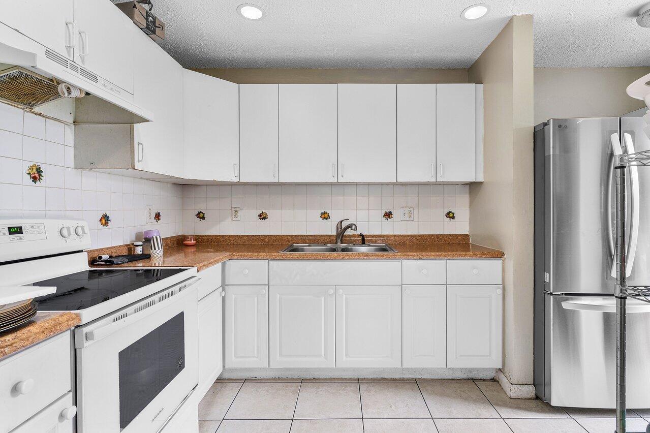 1040 Miami Boulevard 1,2,3