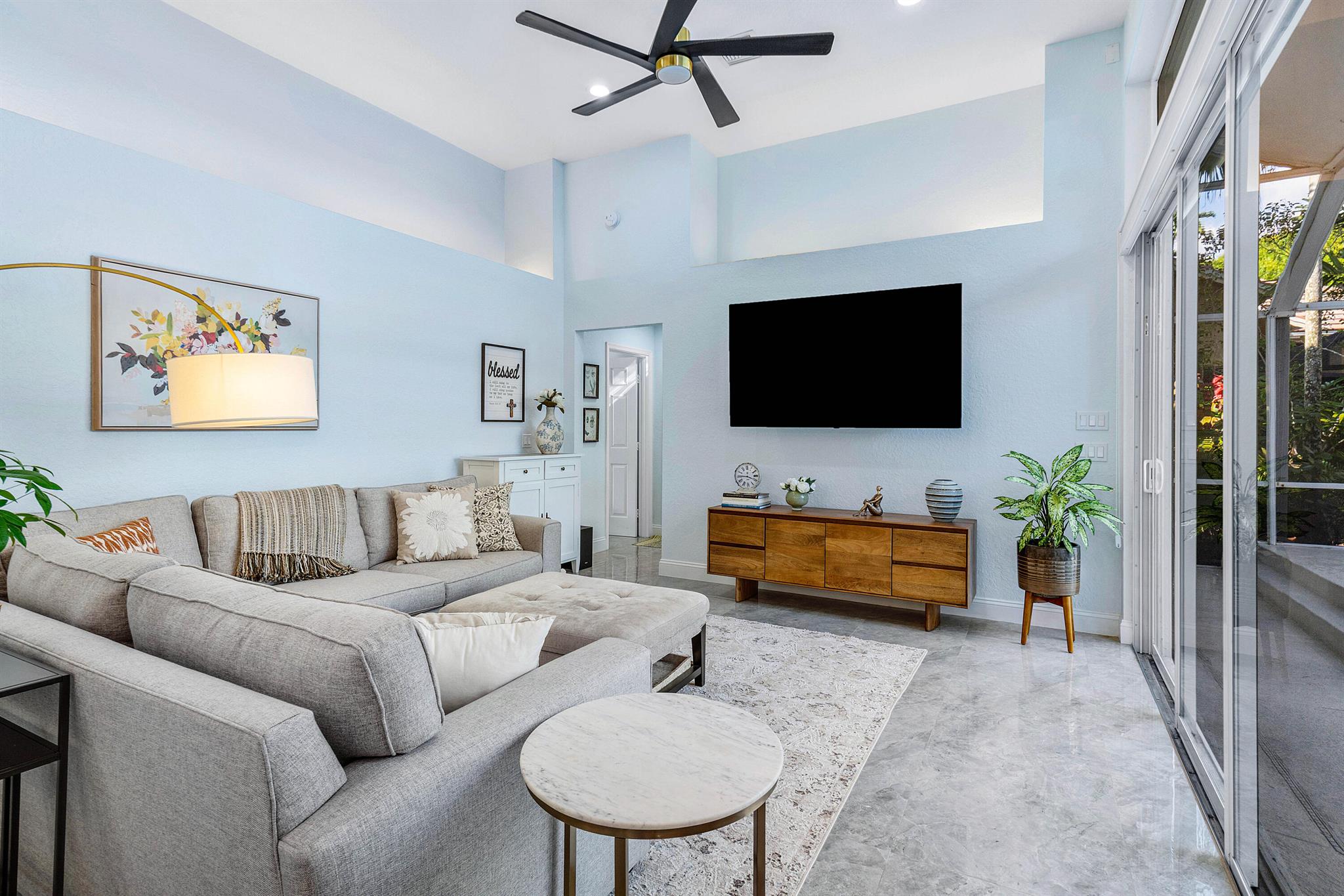 10727 Avenida Santa Ana