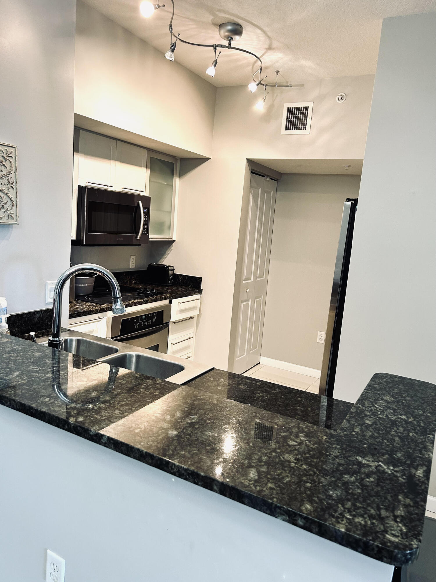 235 NE 1st Street 407