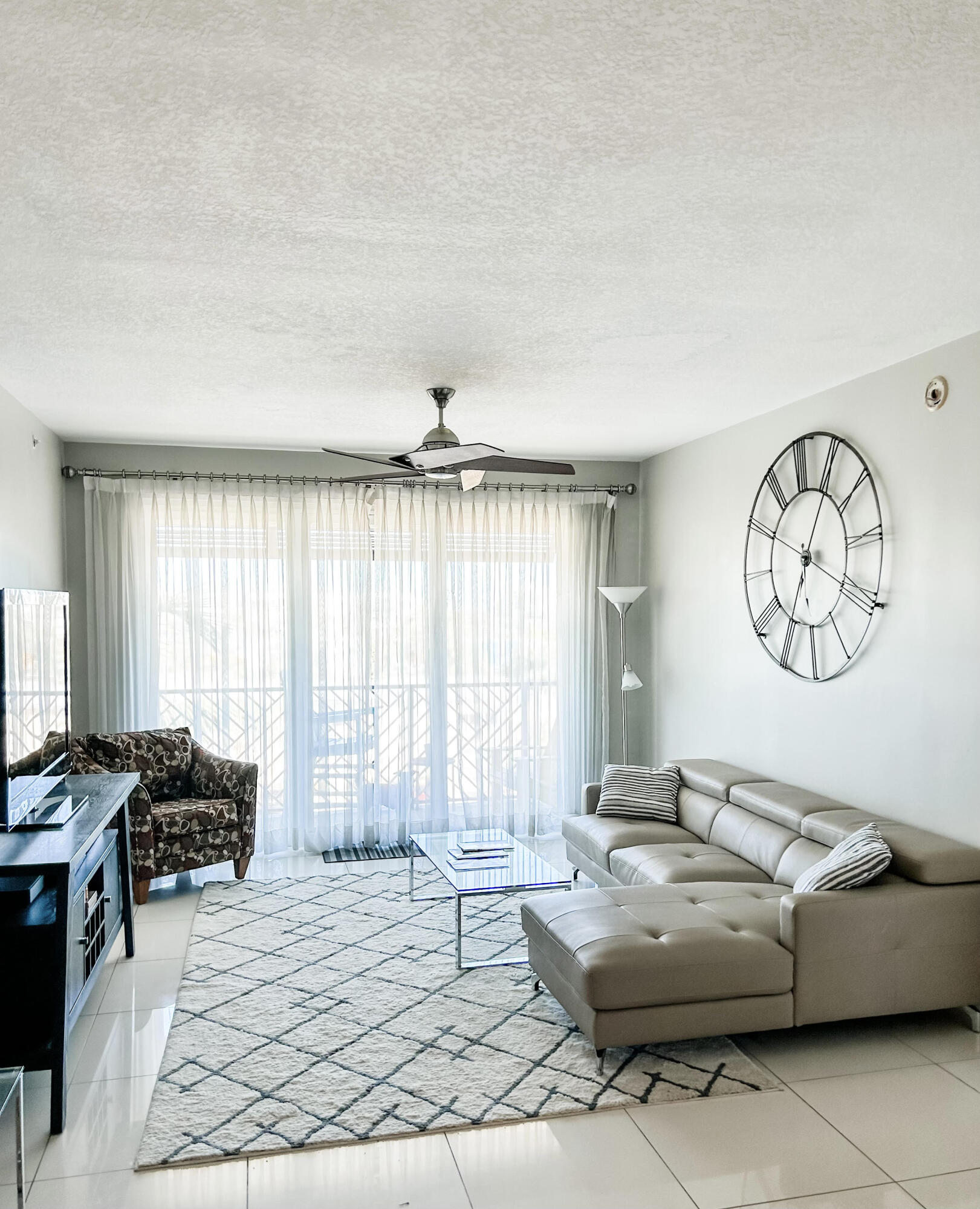 235 NE 1st Street 407