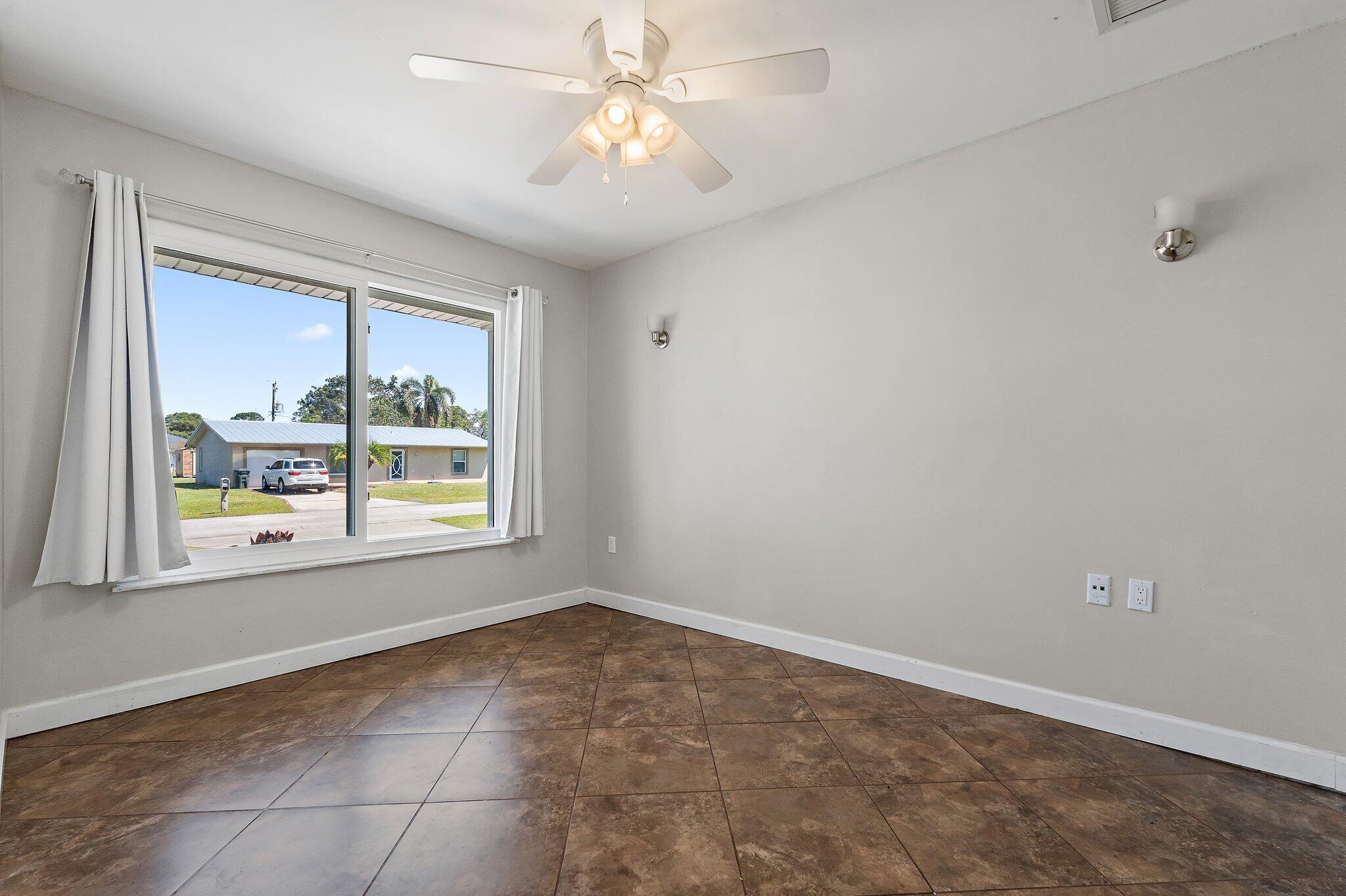 422 SE Lamon Lane