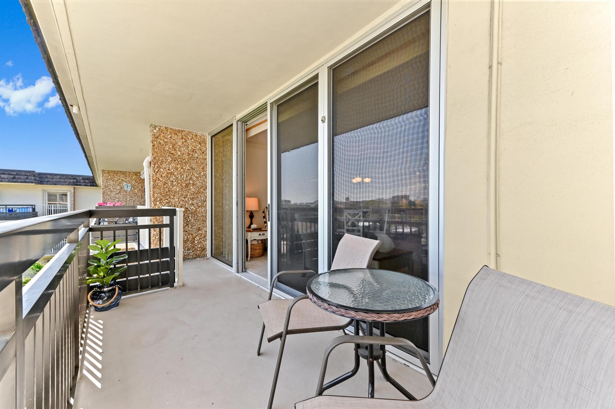 555 NW 4th 5180 Avenue 5180