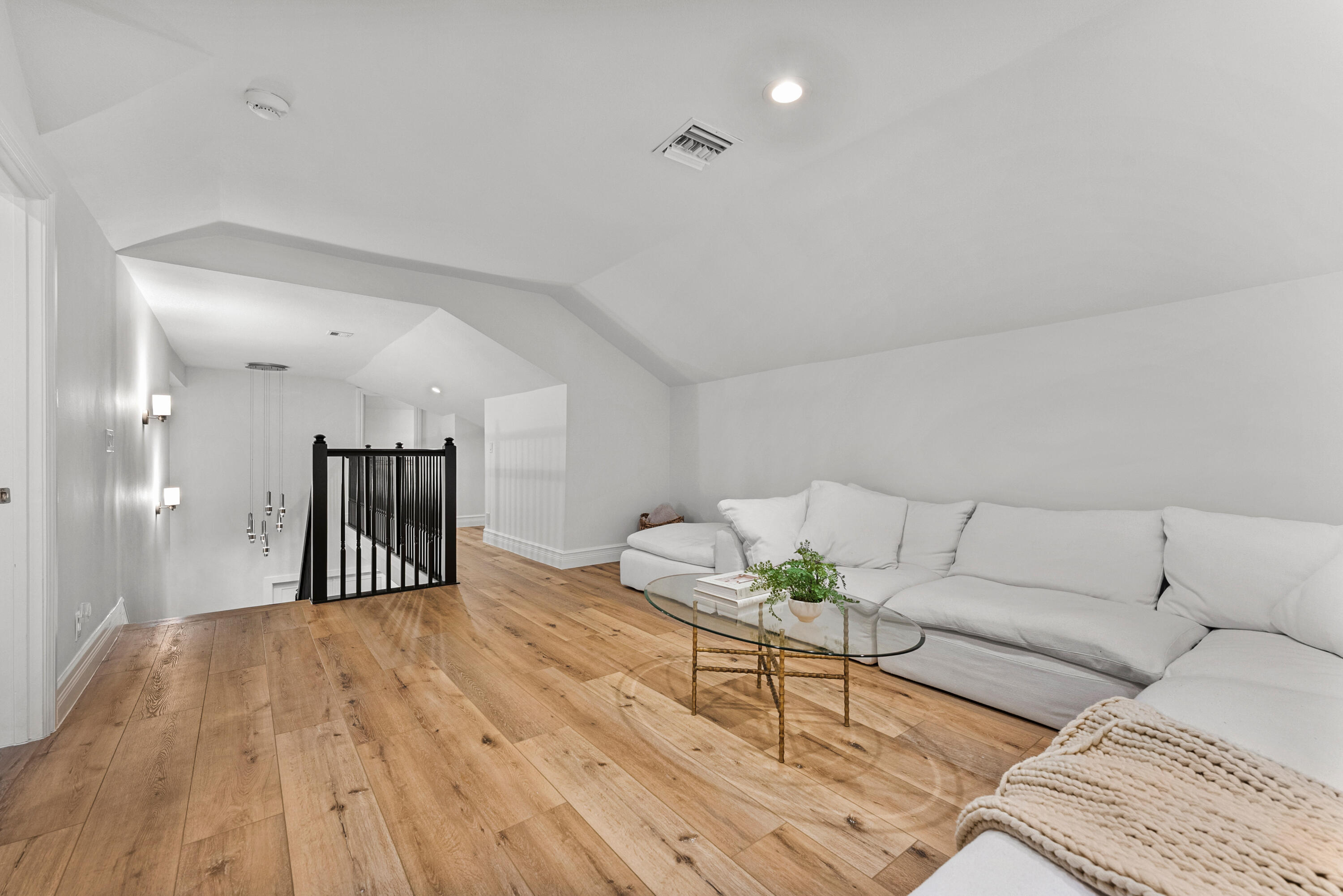 915 Parkside Circle N