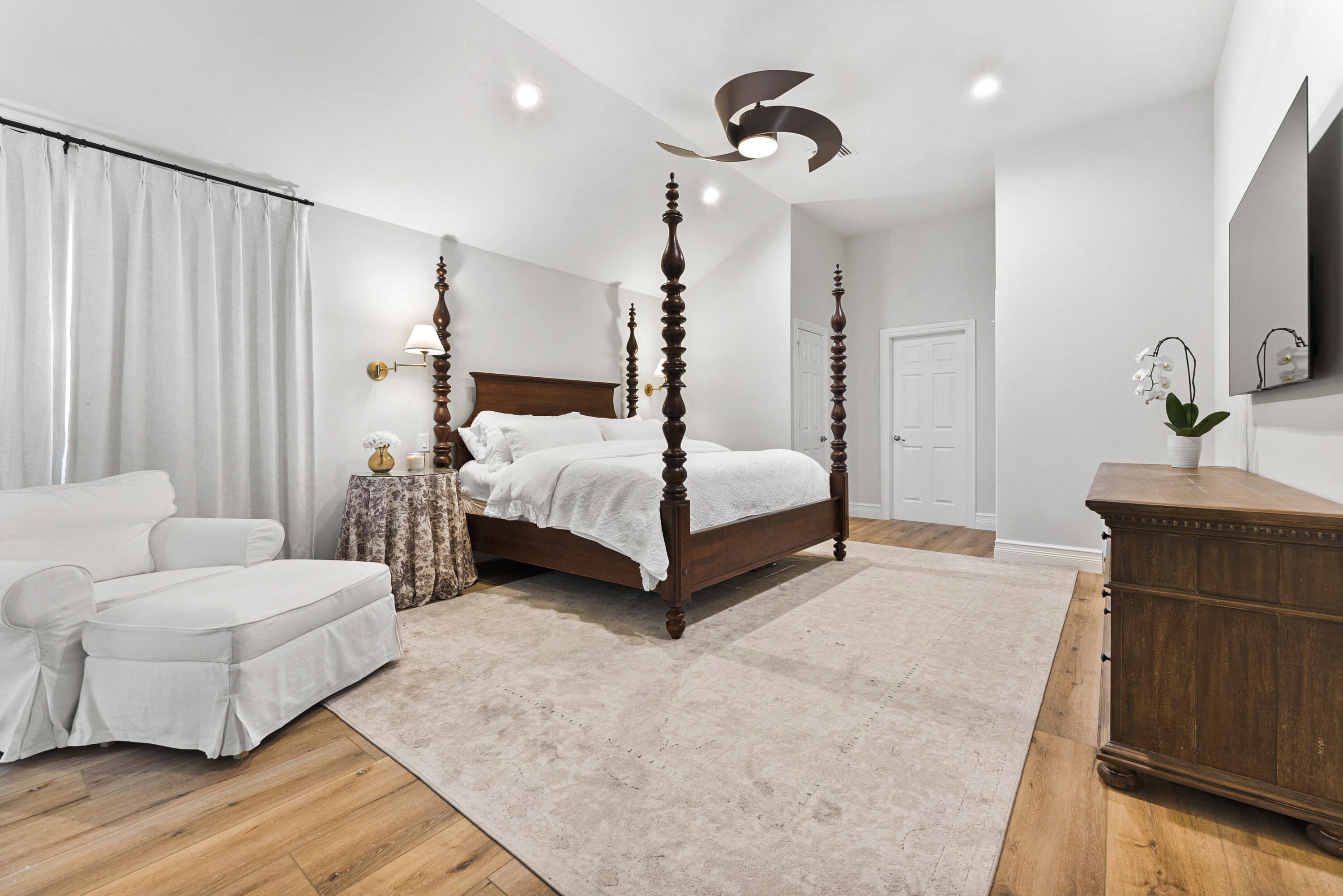 915 Parkside Circle N