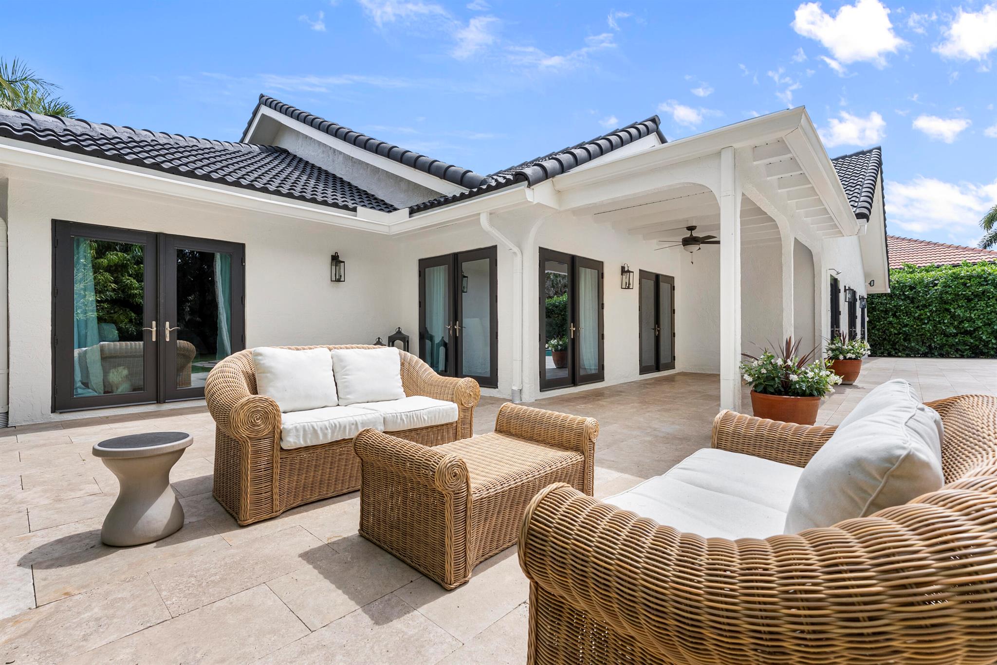 915 Parkside Circle N