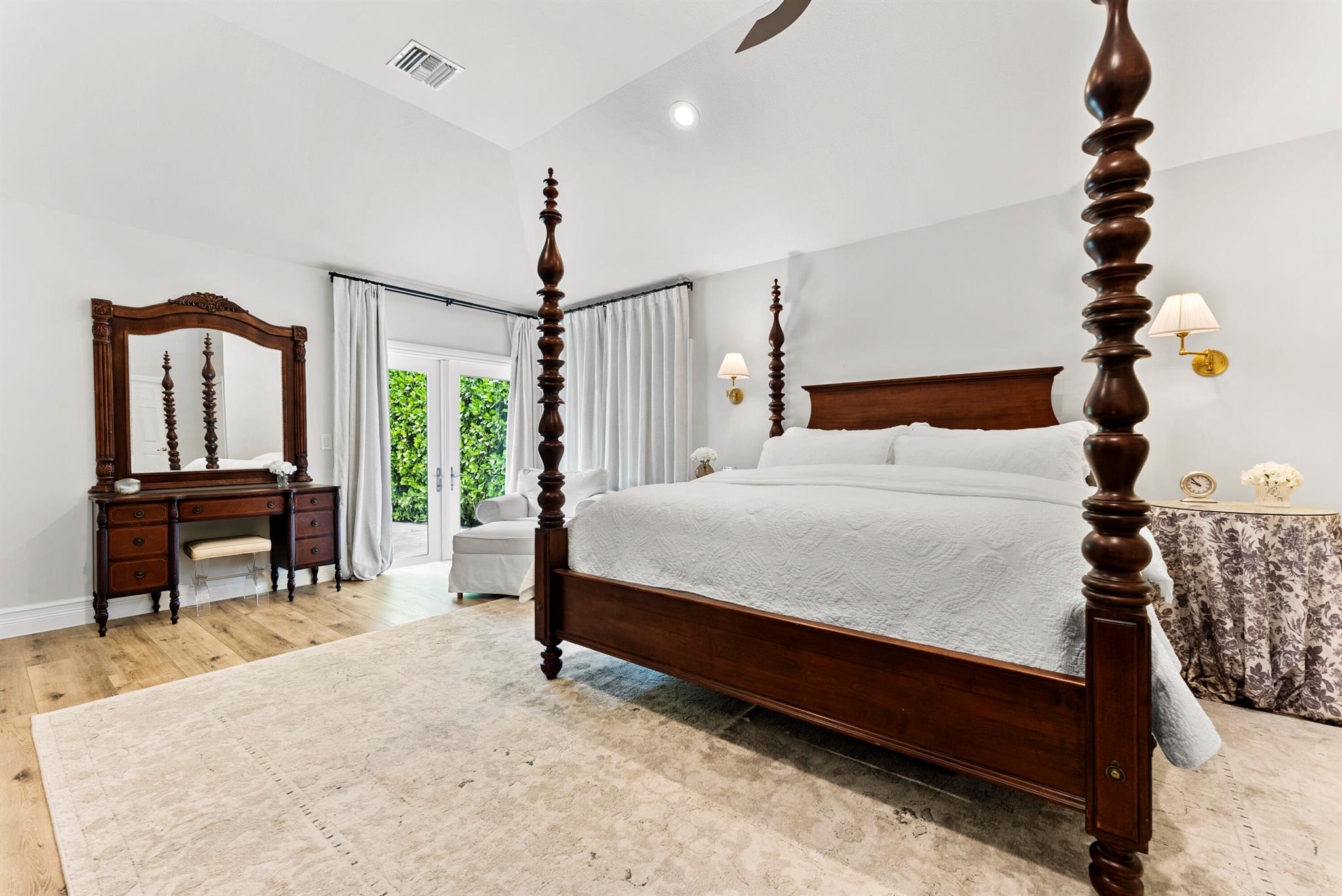 915 Parkside Circle N