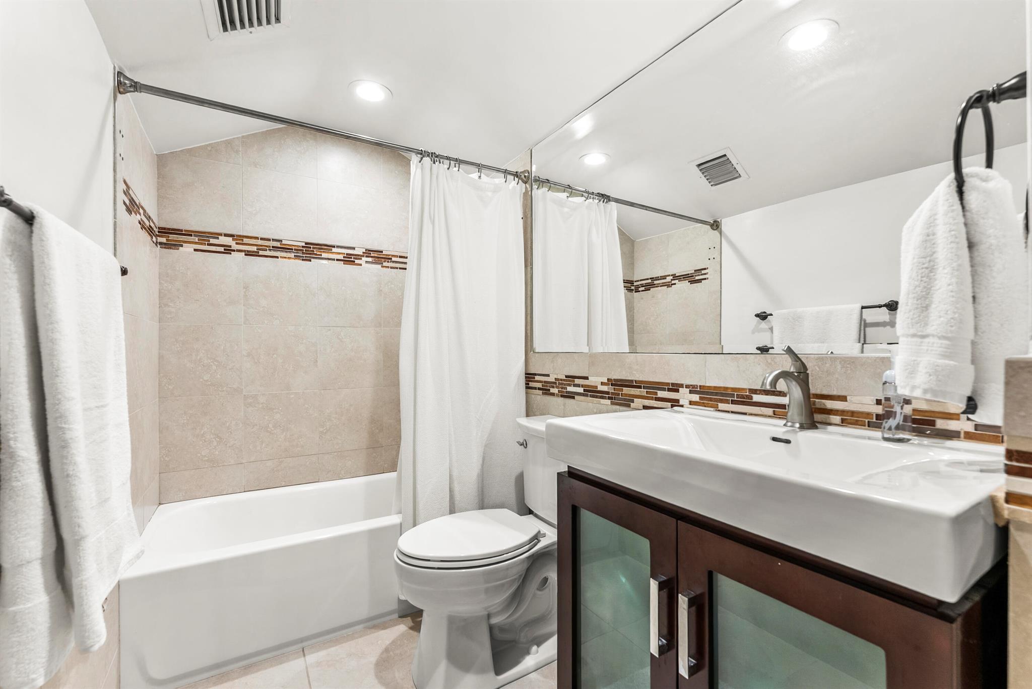 915 Parkside Circle N