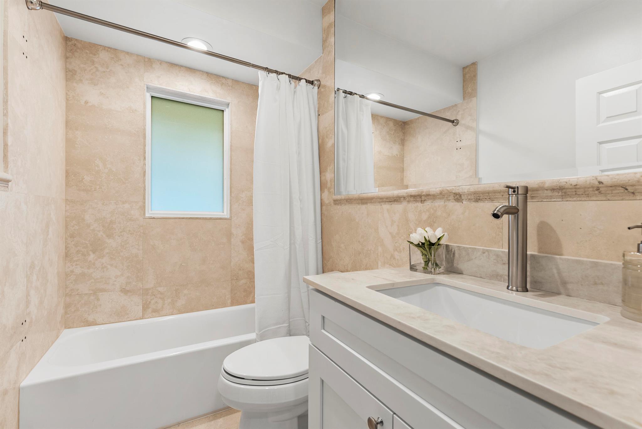 915 Parkside Circle N