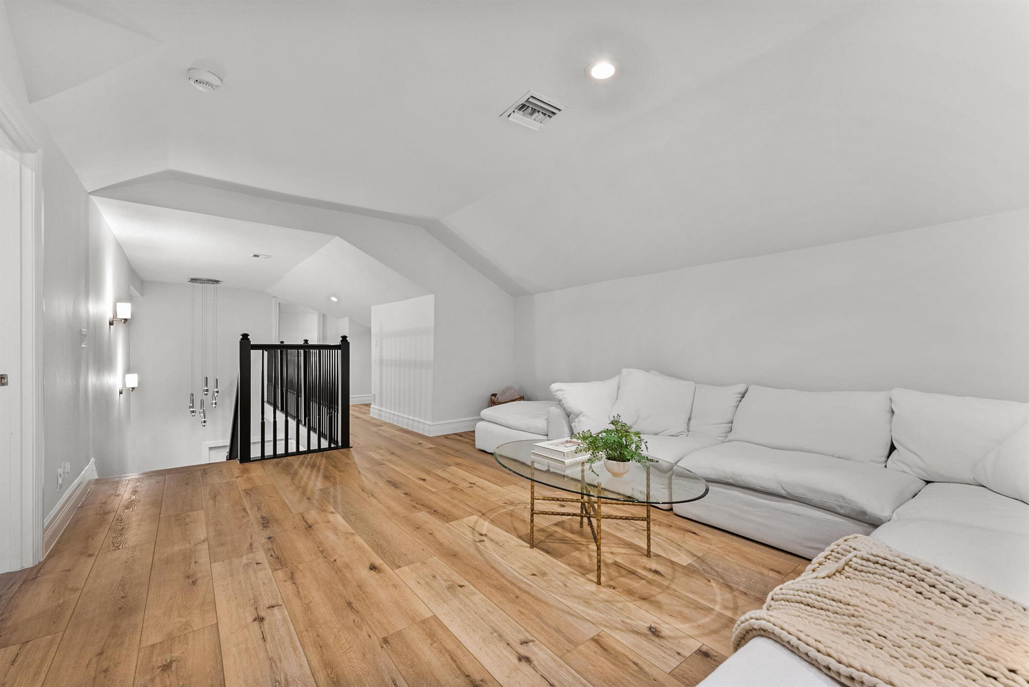 915 Parkside Circle N