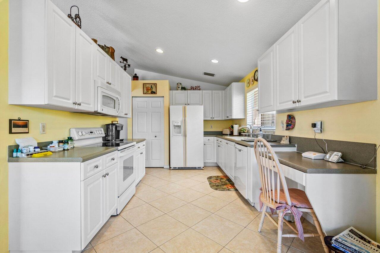 7557 Lake Harbor Terrace