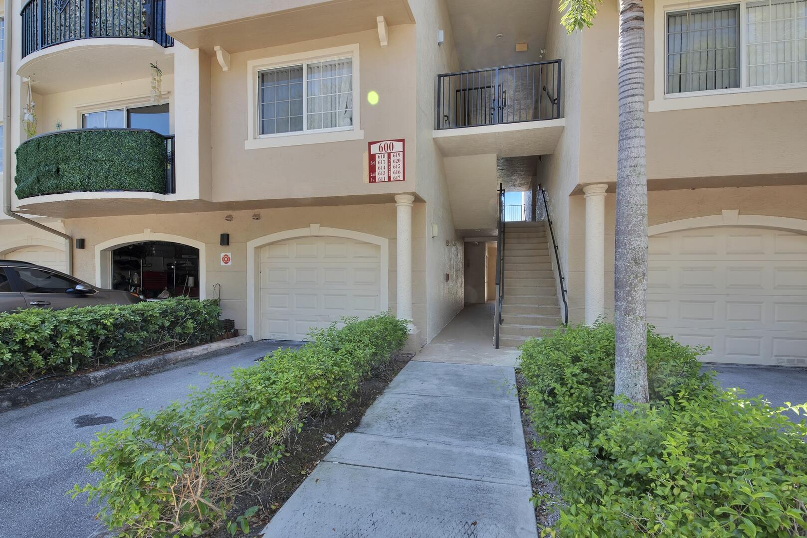 600 Crestwood Court N 611