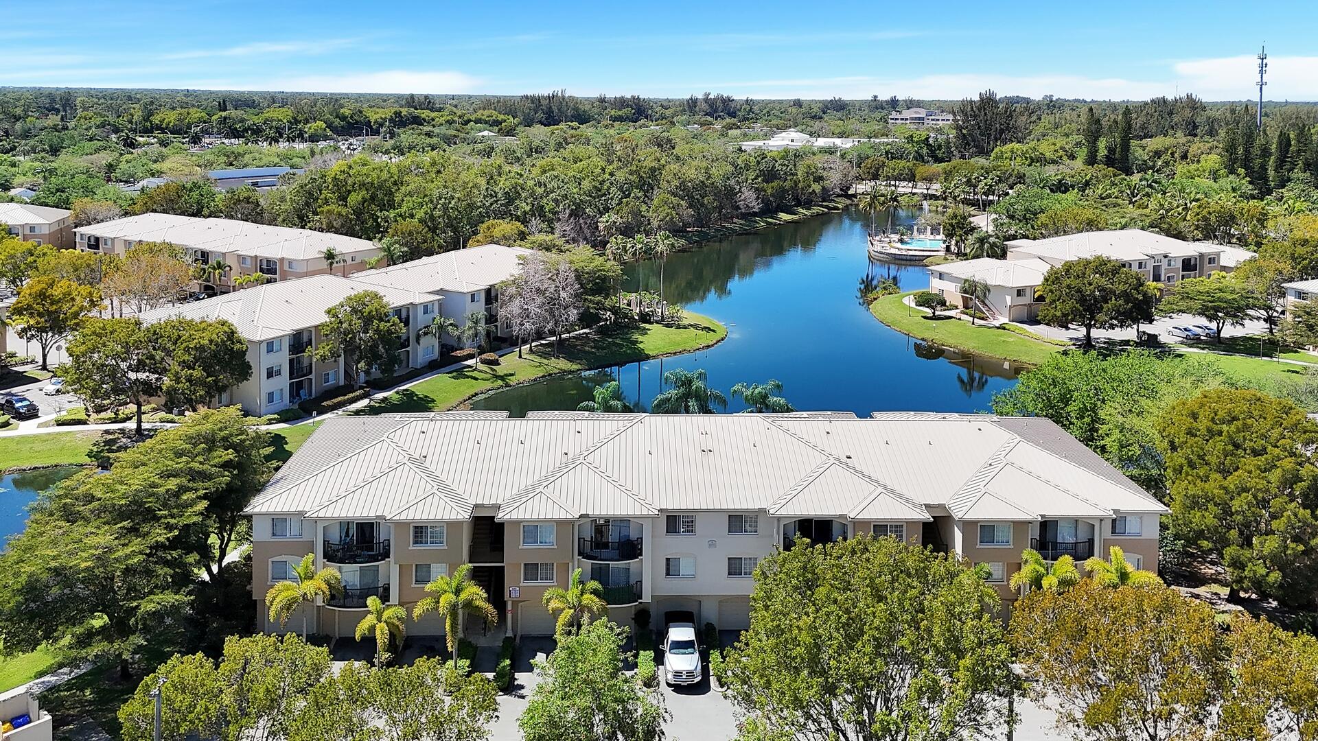 600 Crestwood Court N 611