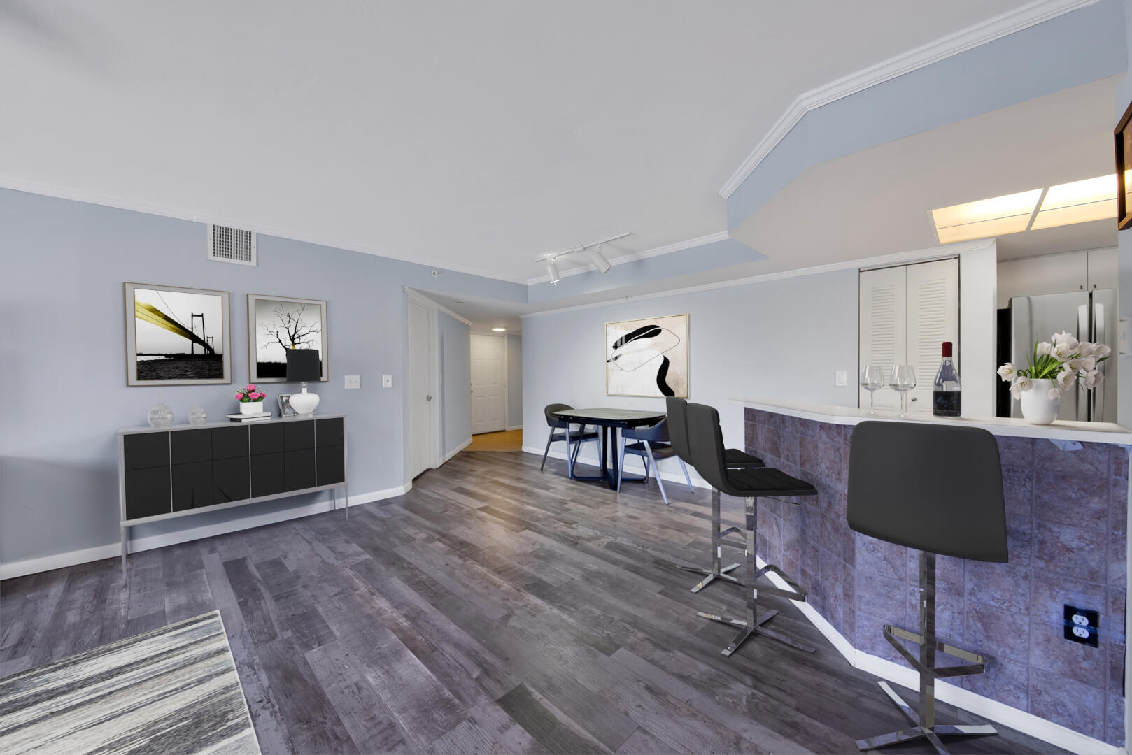 600 Crestwood Court N 611