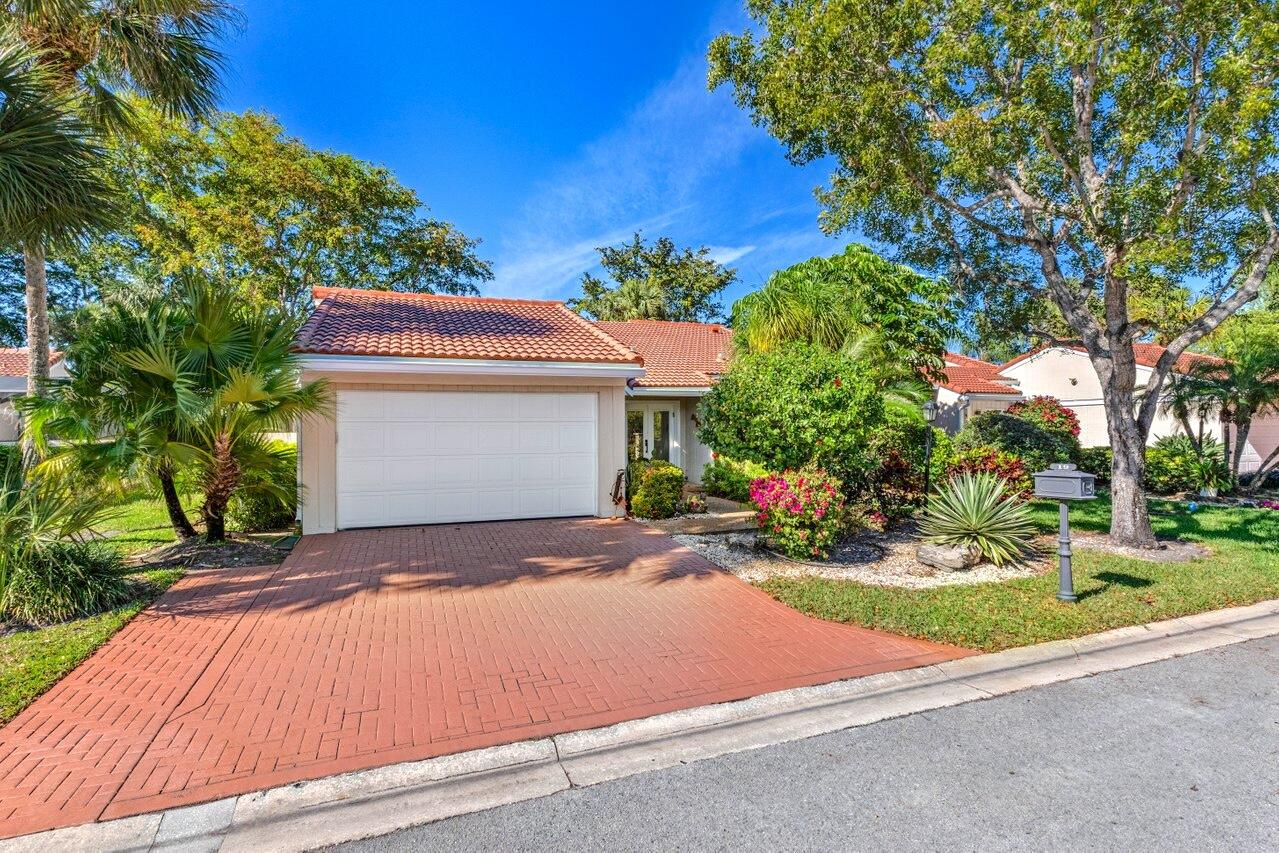 19 Glens Drive W
