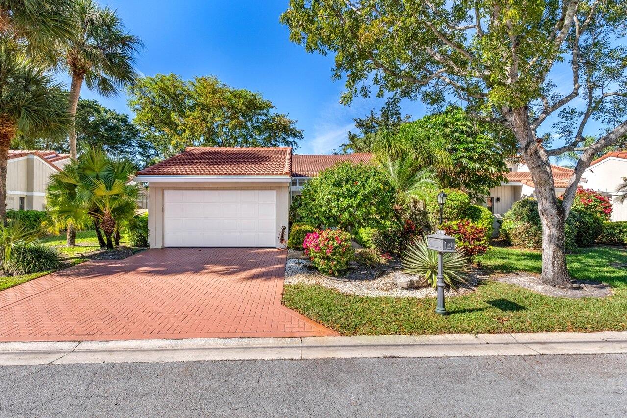 19 Glens Drive W