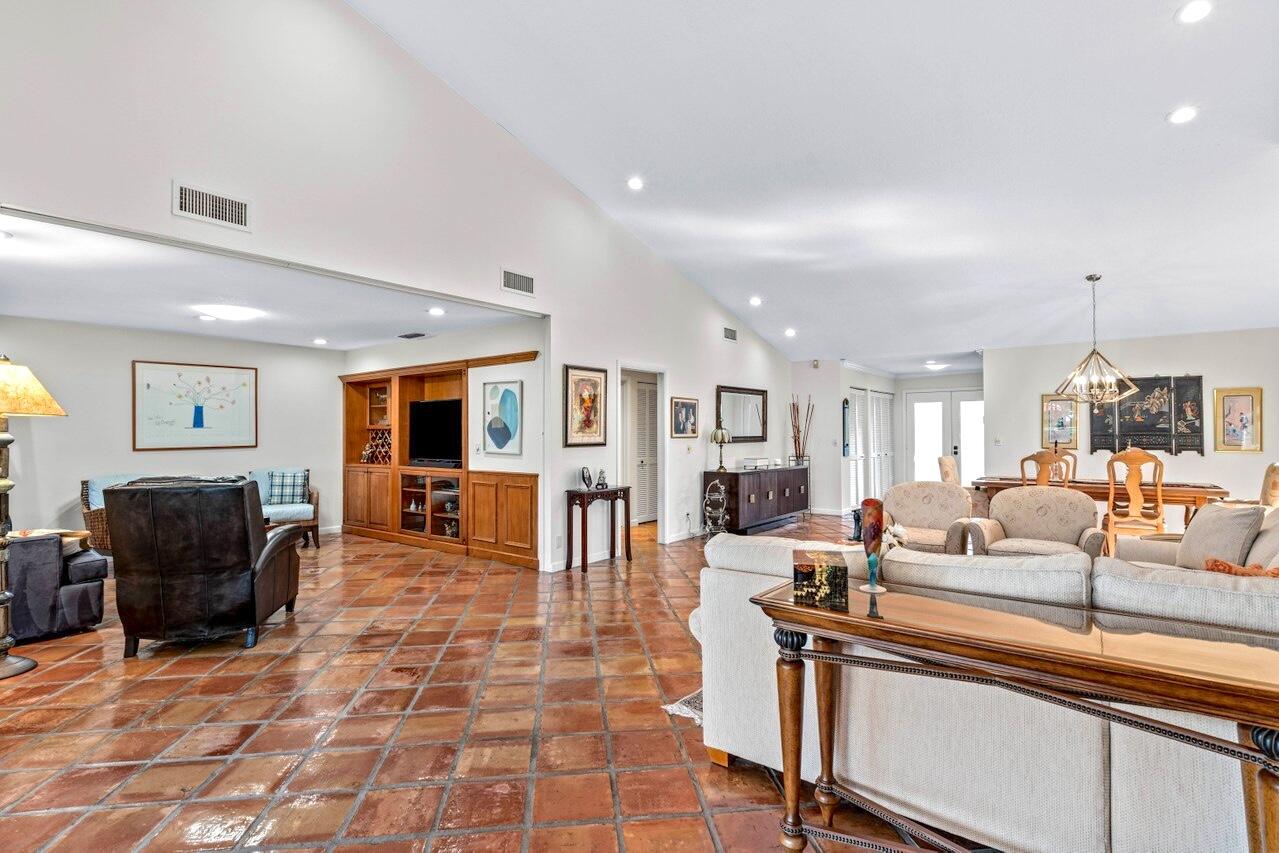 19 Glens Drive W