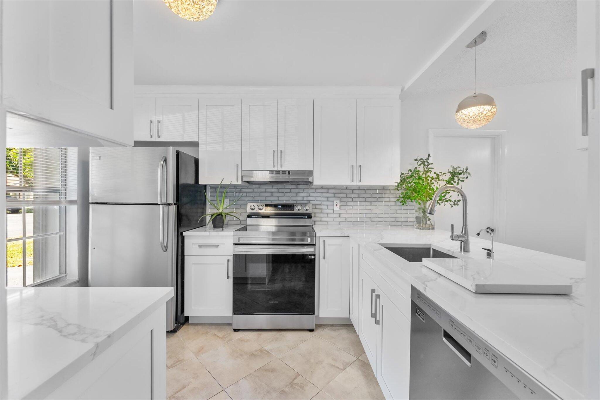 15860 Laurel Oak Circle