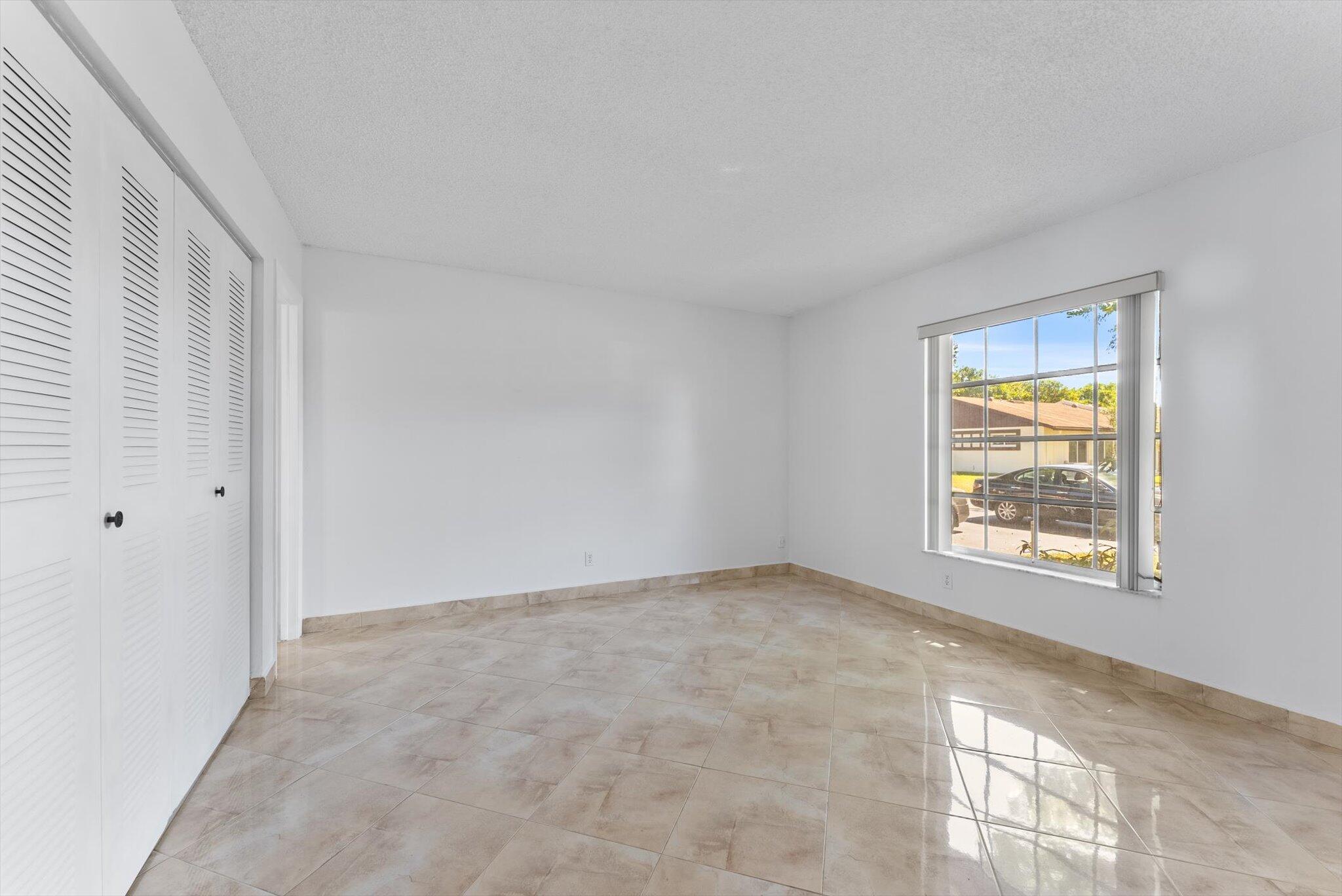 15860 Laurel Oak Circle