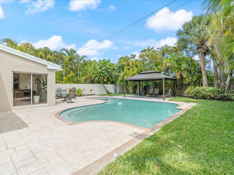 898 Dickens Place