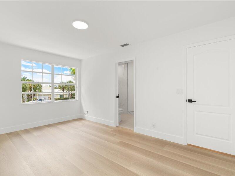 898 Dickens Place