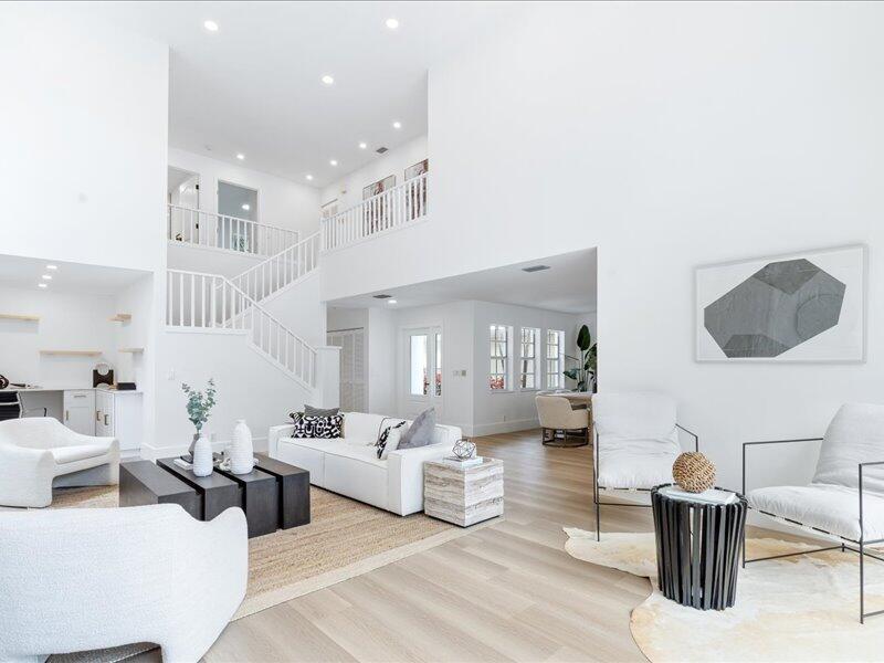 898 Dickens Place
