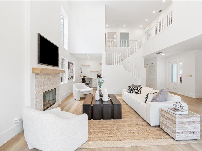 898 Dickens Place