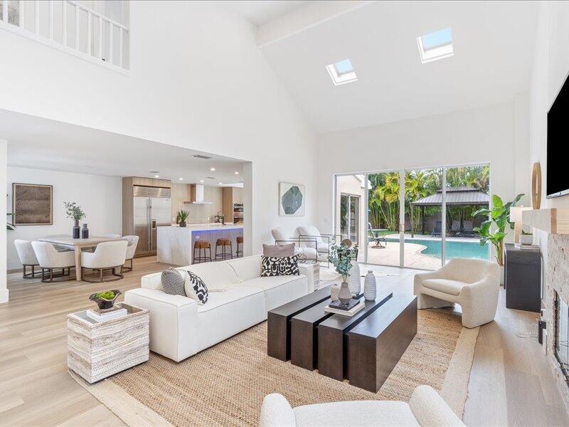 898 Dickens Place