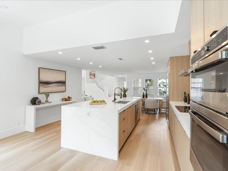 898 Dickens Place