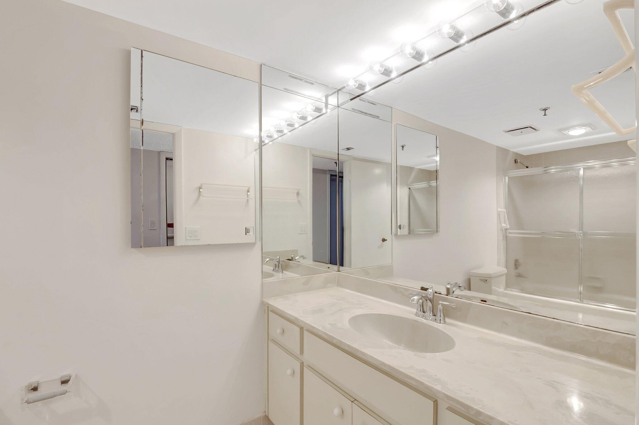 4605 S Ocean Boulevard 4c