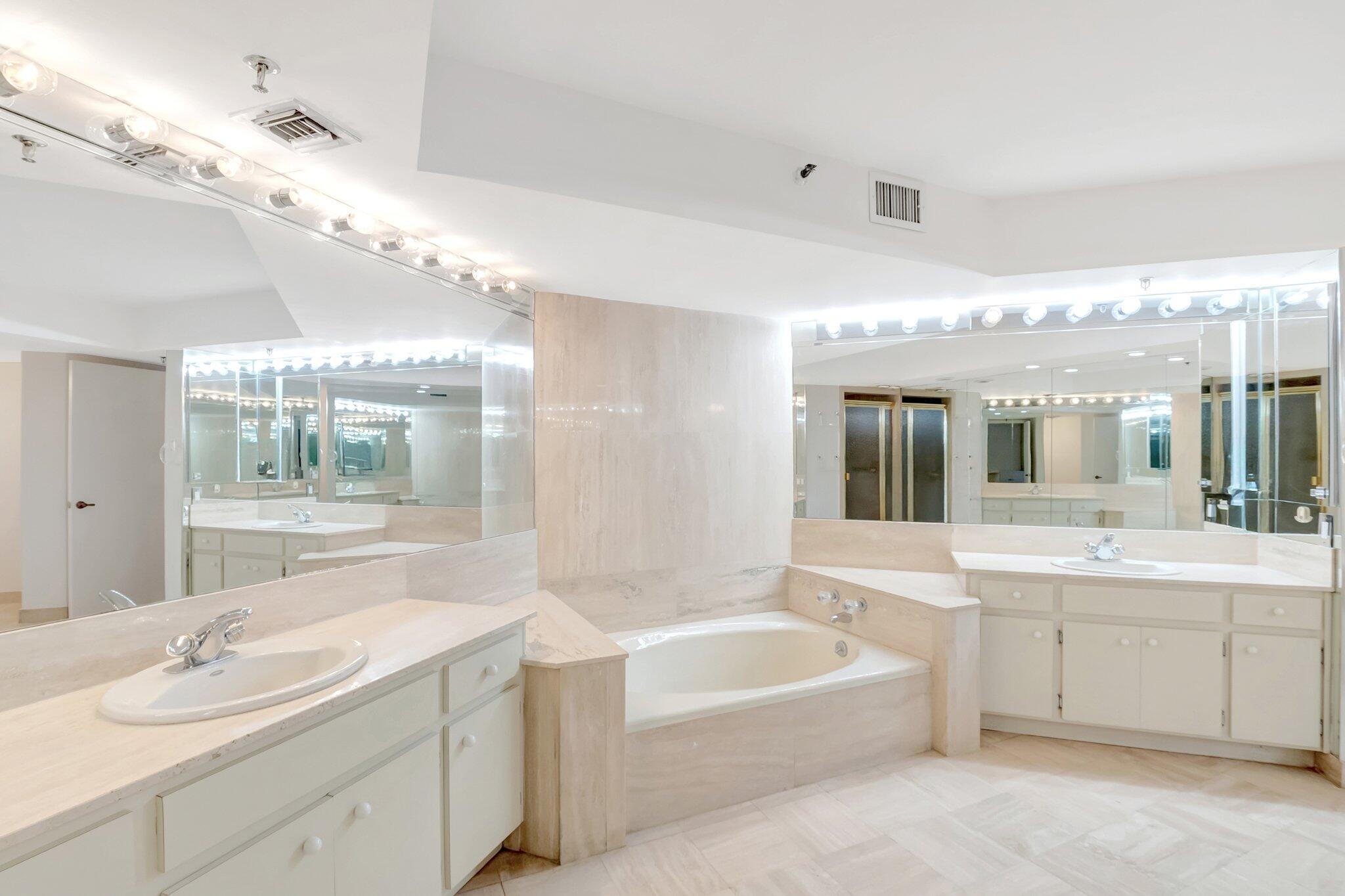 4605 S Ocean Boulevard 4c