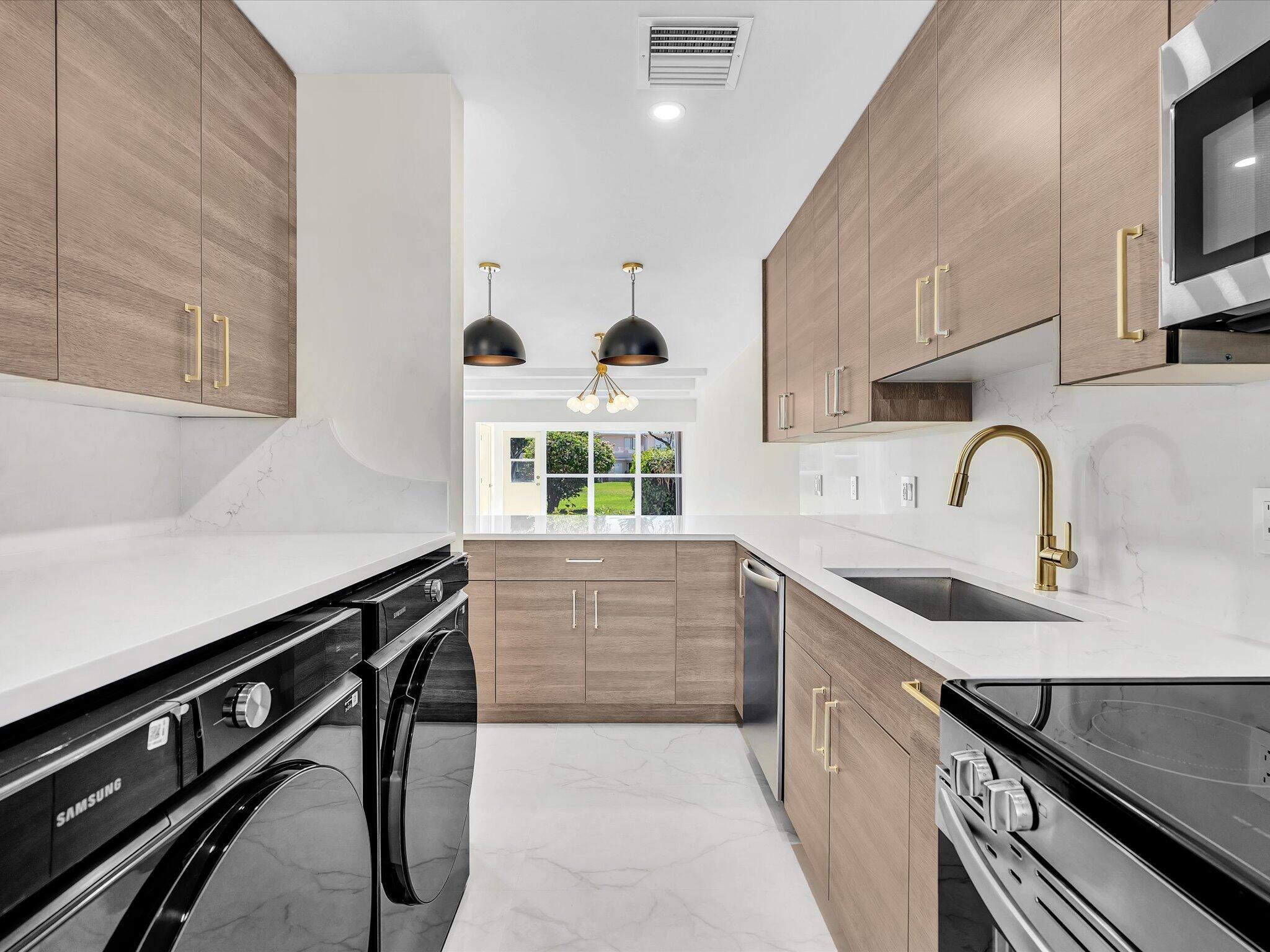 1541 NW 20th Avenue 101