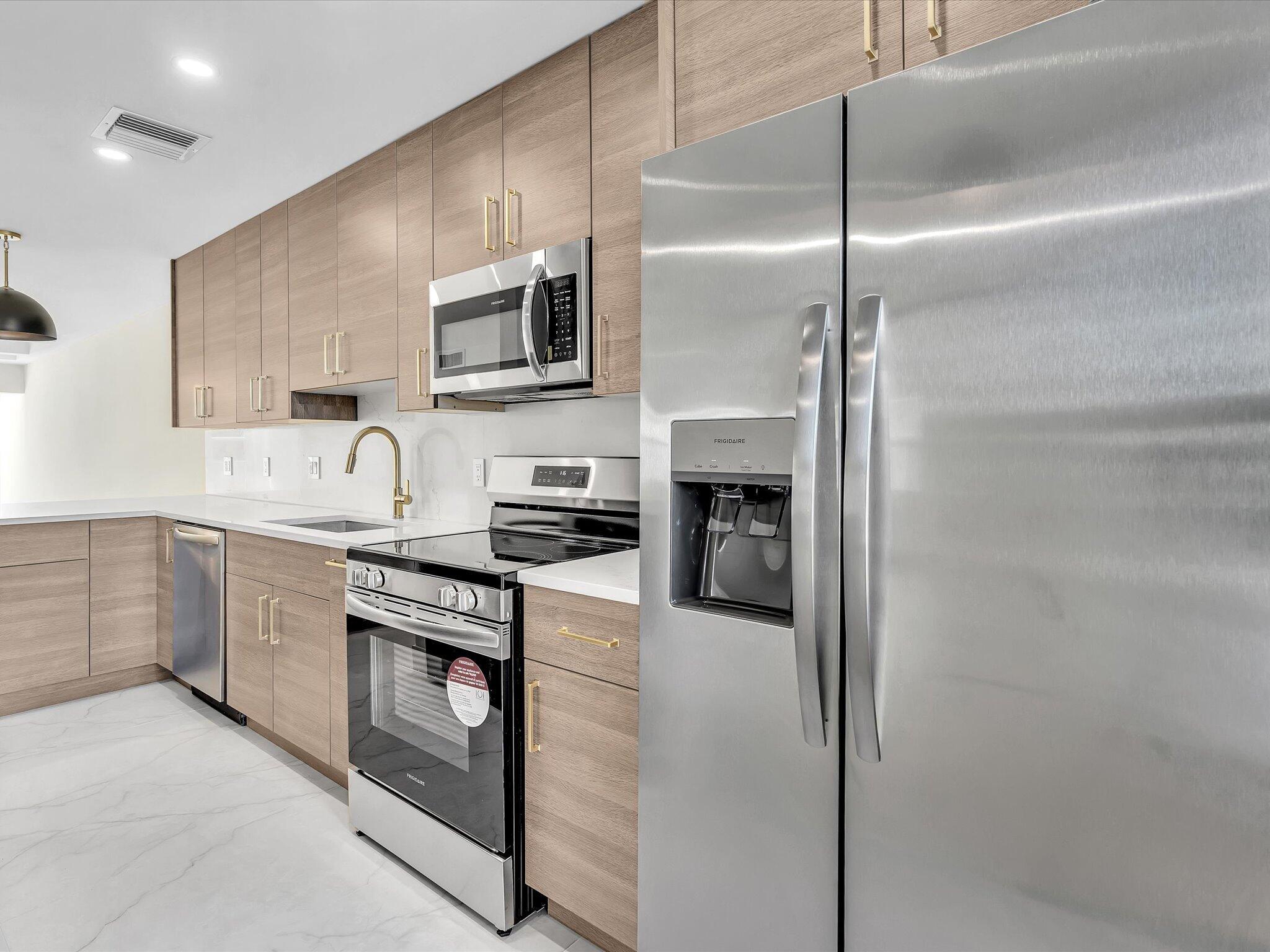 1541 NW 20th Avenue 101