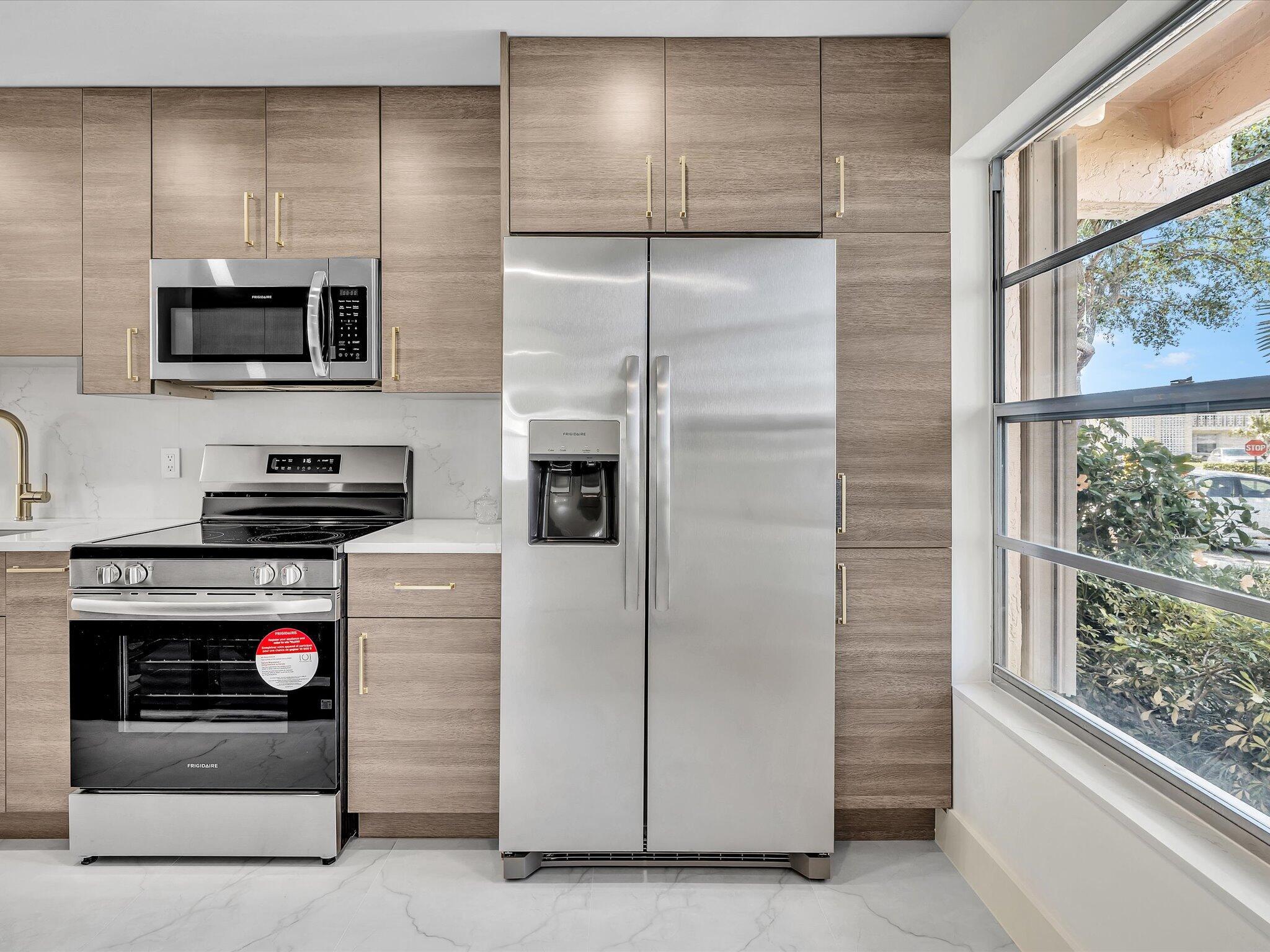 1541 NW 20th Avenue 101