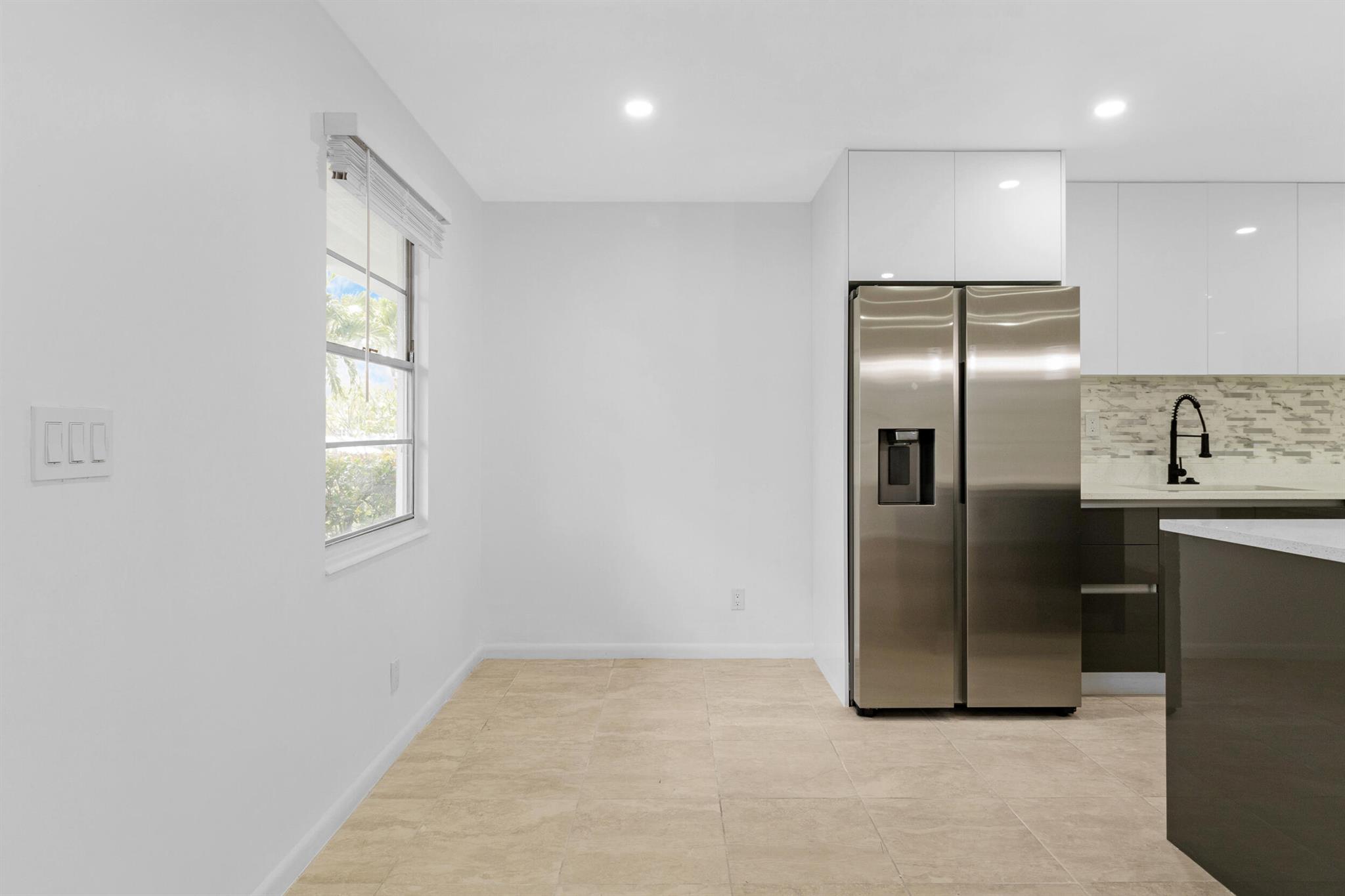 1039 Newport H