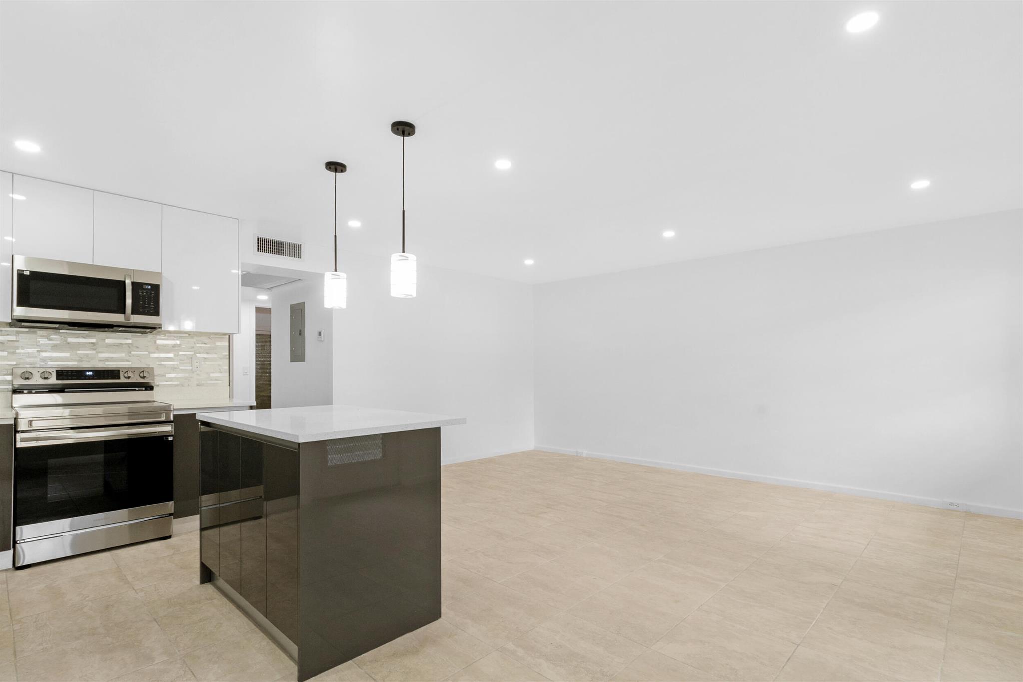 1039 Newport H