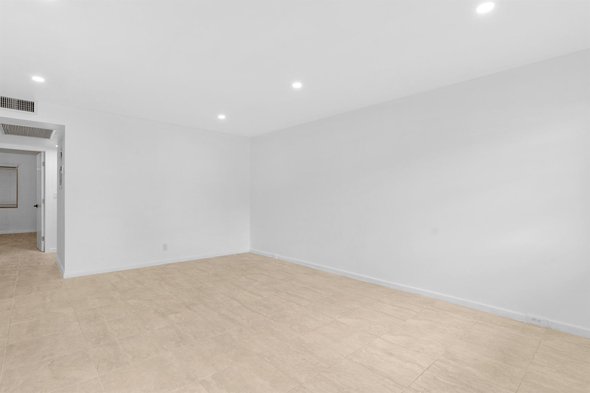 1039 Newport H
