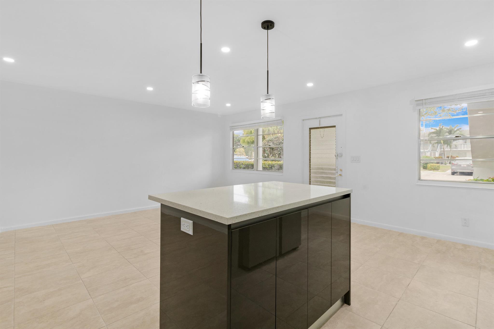 1039 Newport H