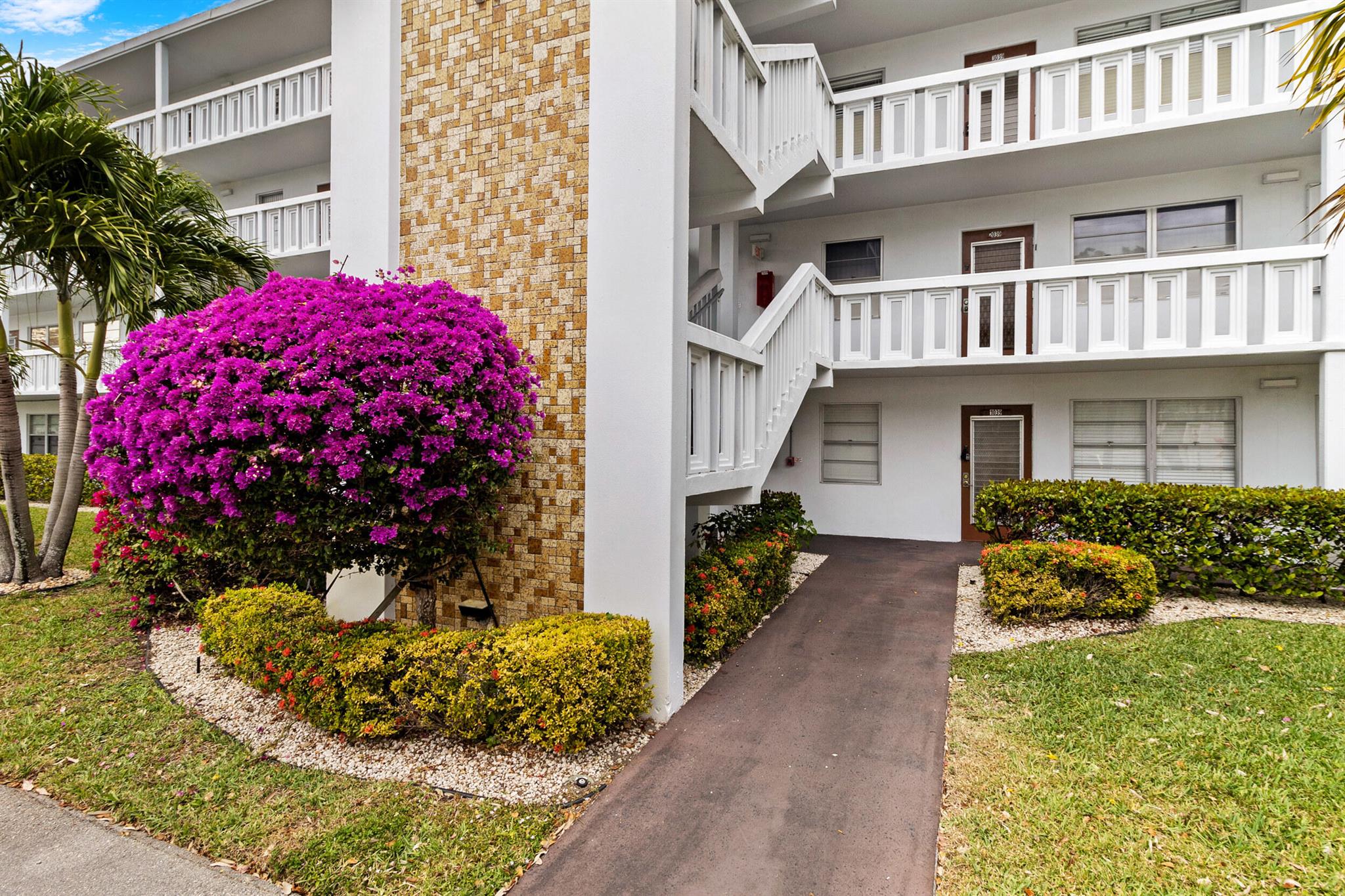 1039 Newport H