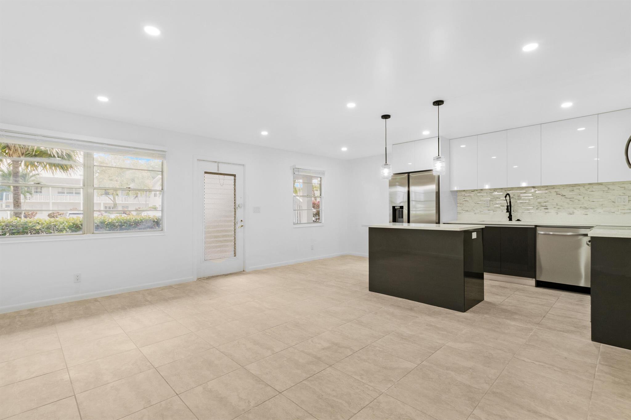 1039 Newport H