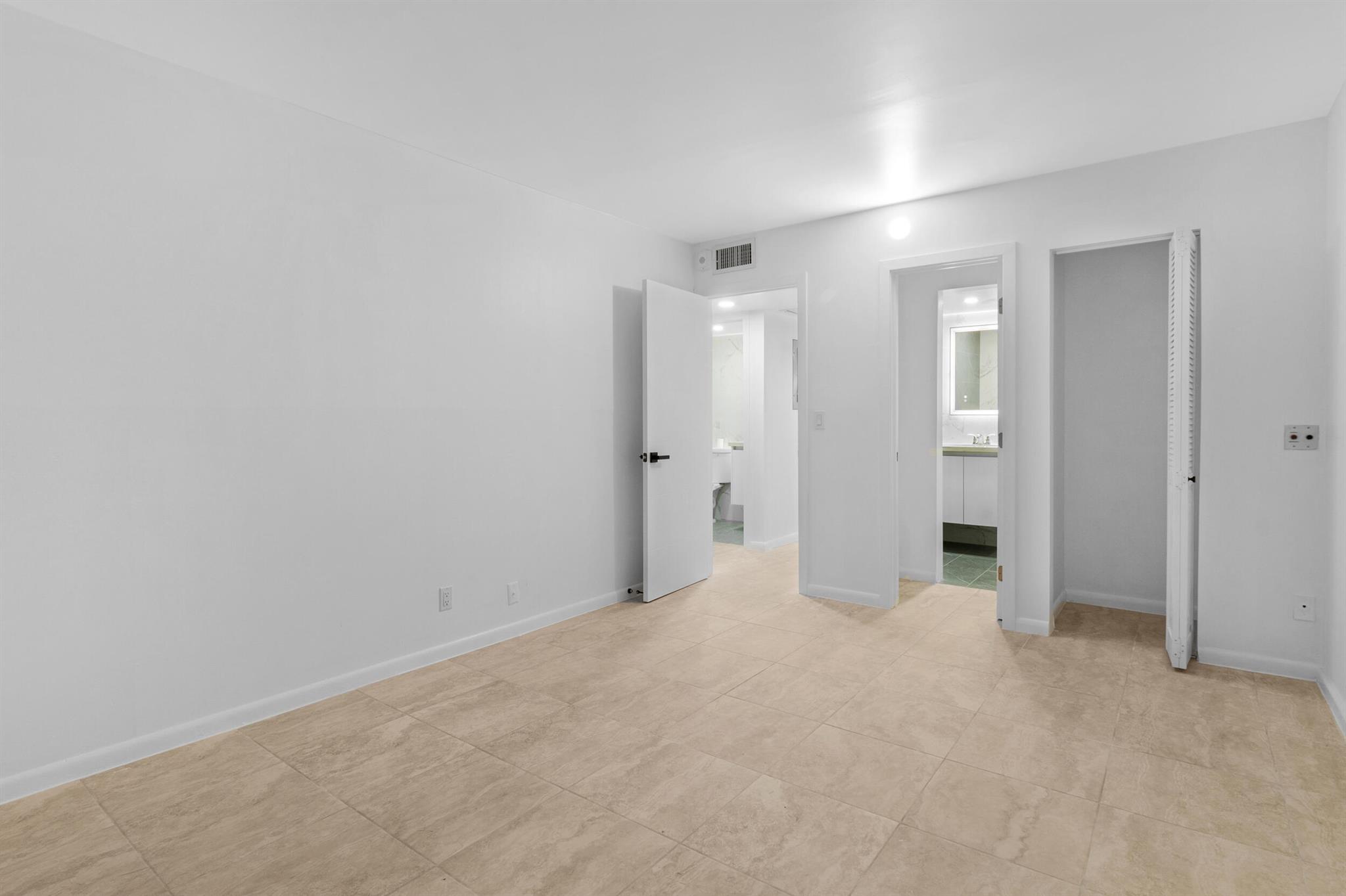 1039 Newport H