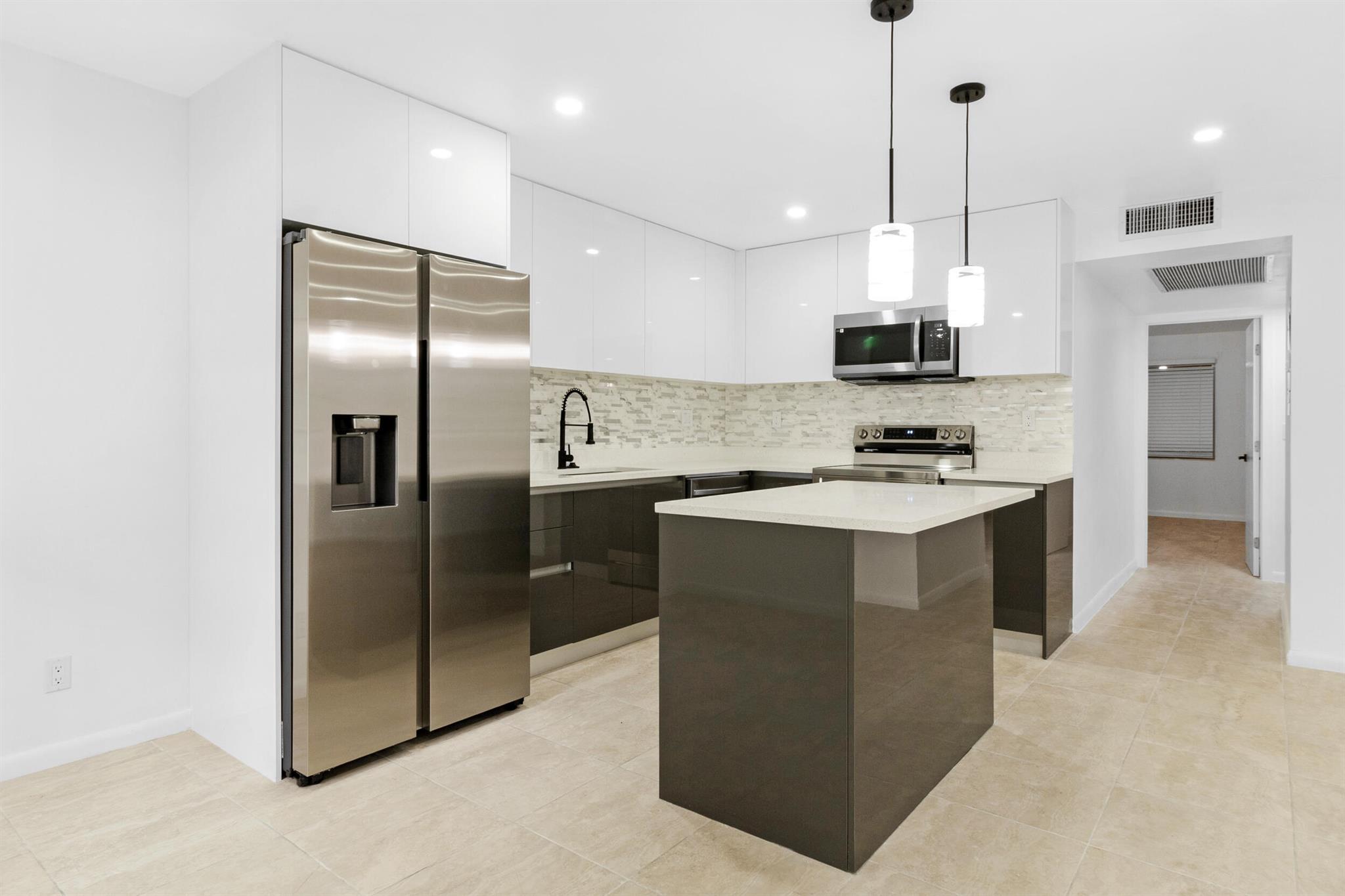1039 Newport H