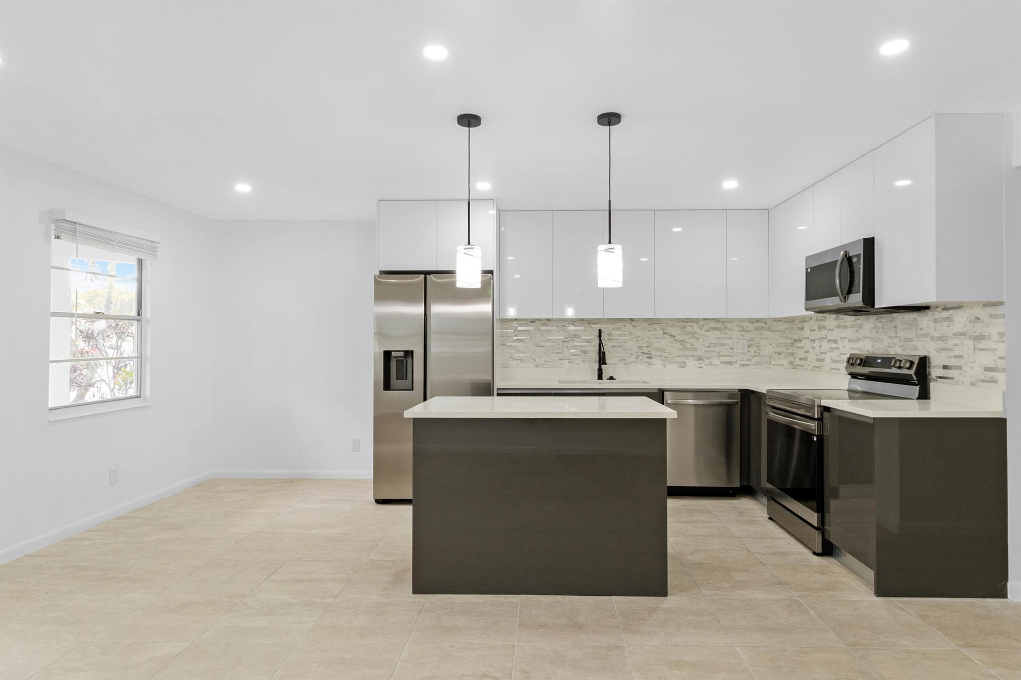 1039 Newport H