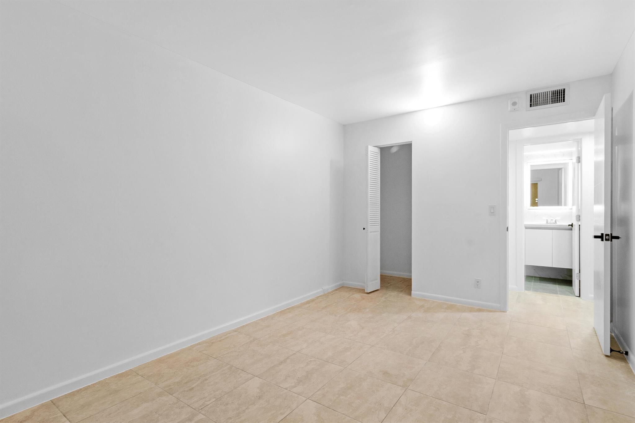 1039 Newport H