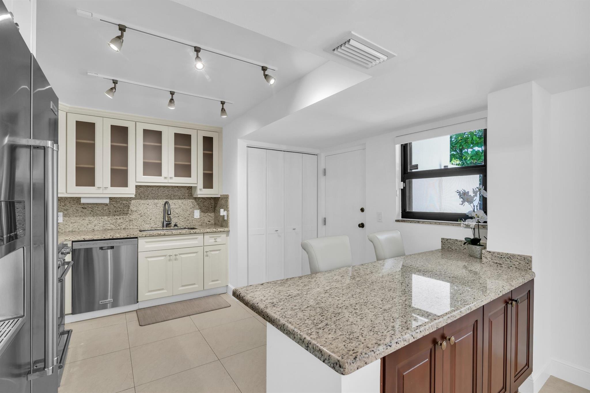 277 N Ocean Boulevard 1010